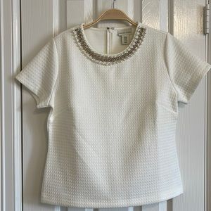 Adrienne vittadini- size medium. Short sleeve blouse.